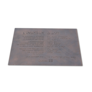 Plaque de bronze gravé patiné Kangiqsualujjuaq