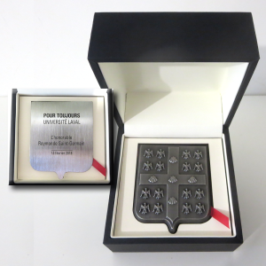 Médaille coulée en étain fin| Université Laval